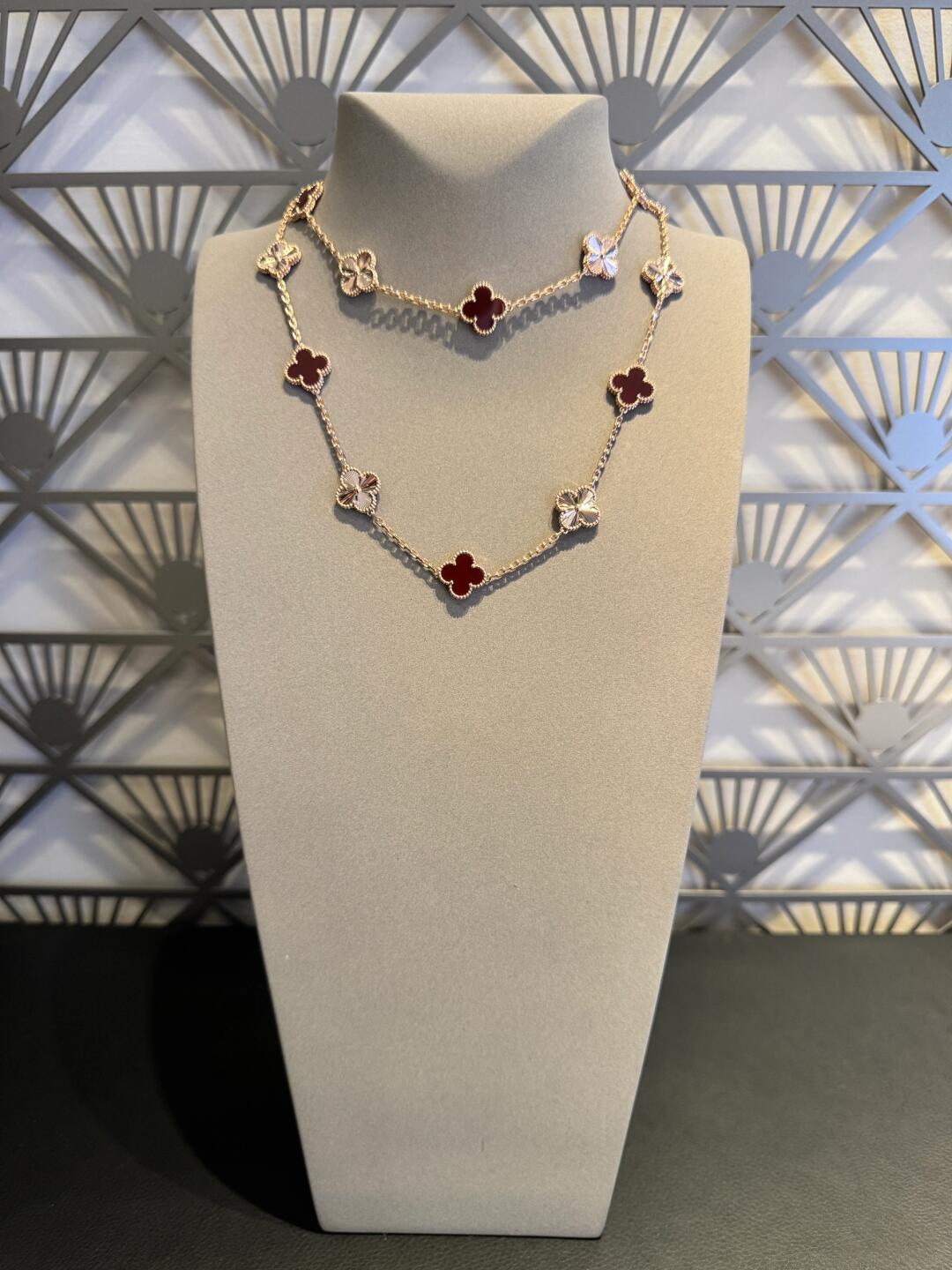 [NOVO]CLOVER 20 MOTIFS LASER CARNELIAN HALSKETTE