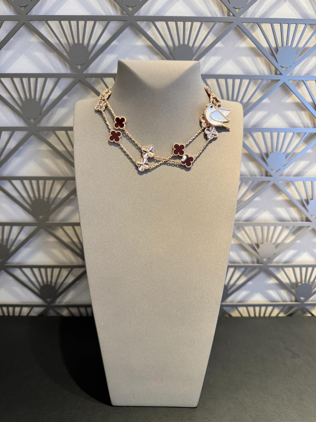 [NOVO]CLOVER 20 MOTIFS LASER CARNELIAN HALSKETTE