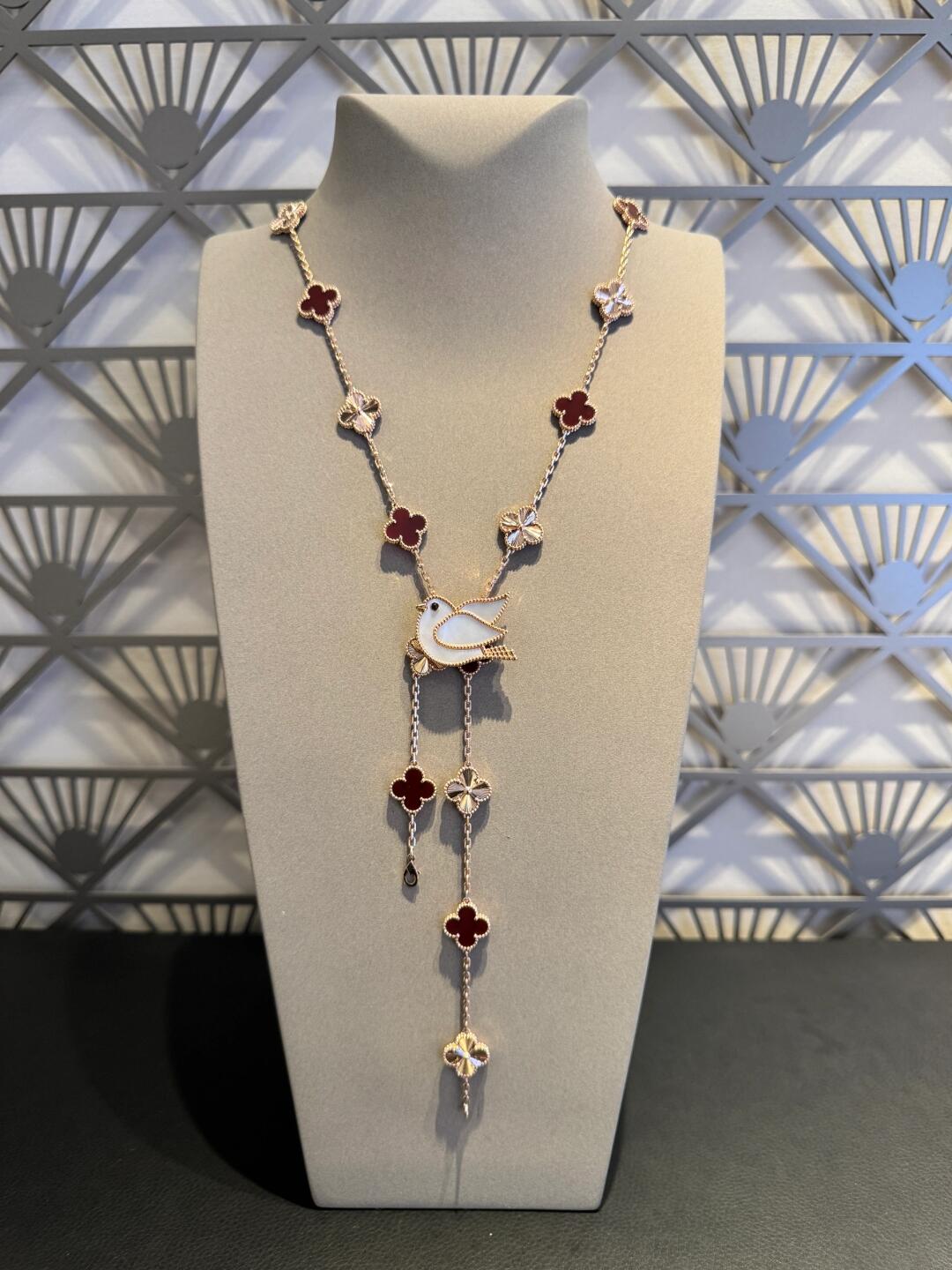 [NOVO]CLOVER 20 MOTIFS LASER CARNELIAN HALSKETTE