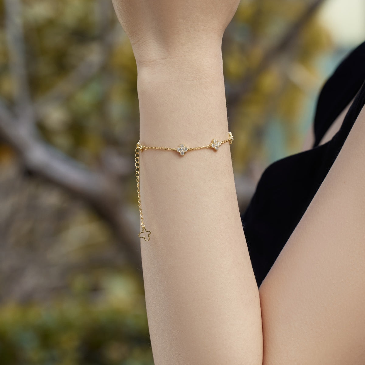 [NEU] Armband mit vierblättrigem Kleeblatt und hohlem Schmetterling