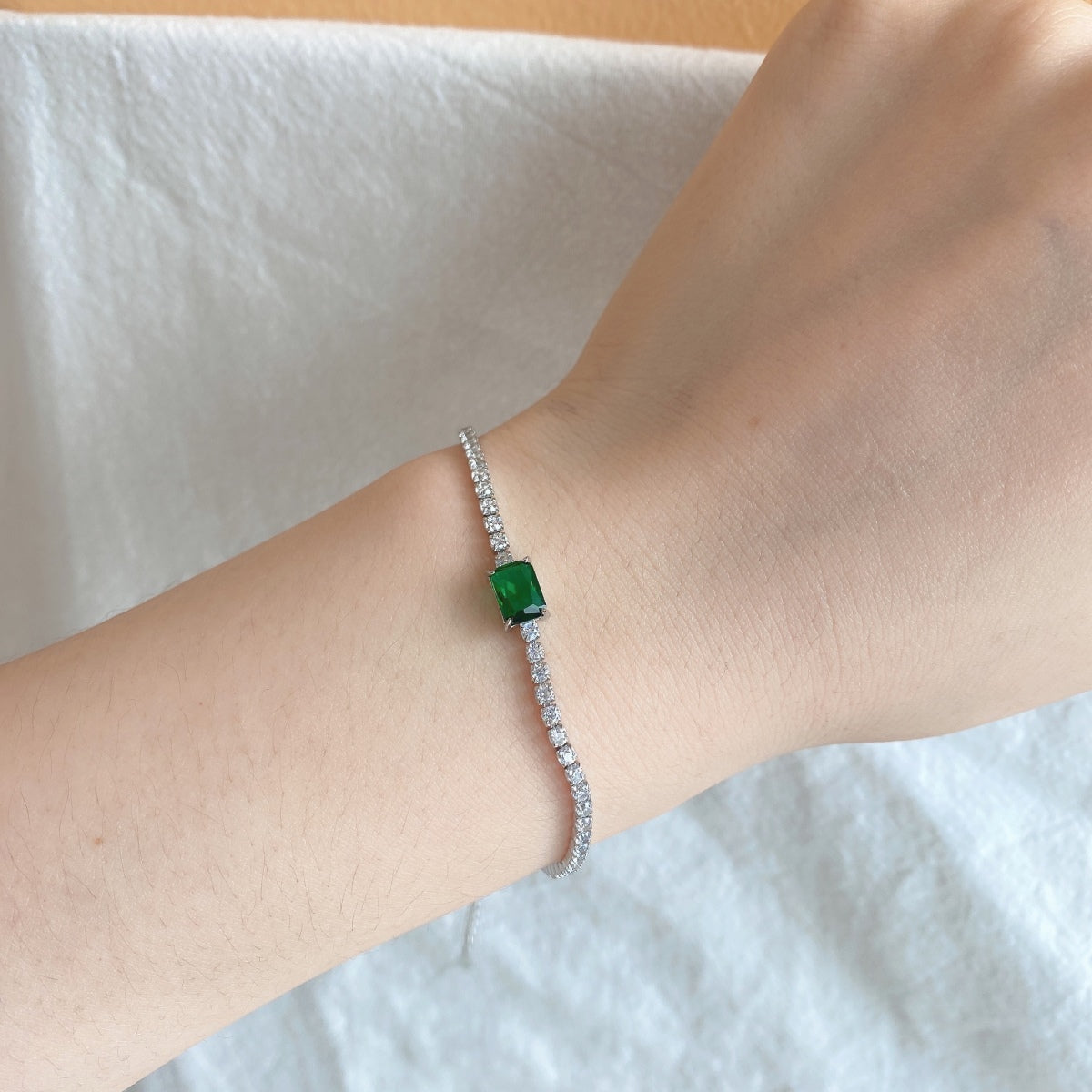 [GALE]1.0 Carat Unique Emerald Cut Banquet Bracelet