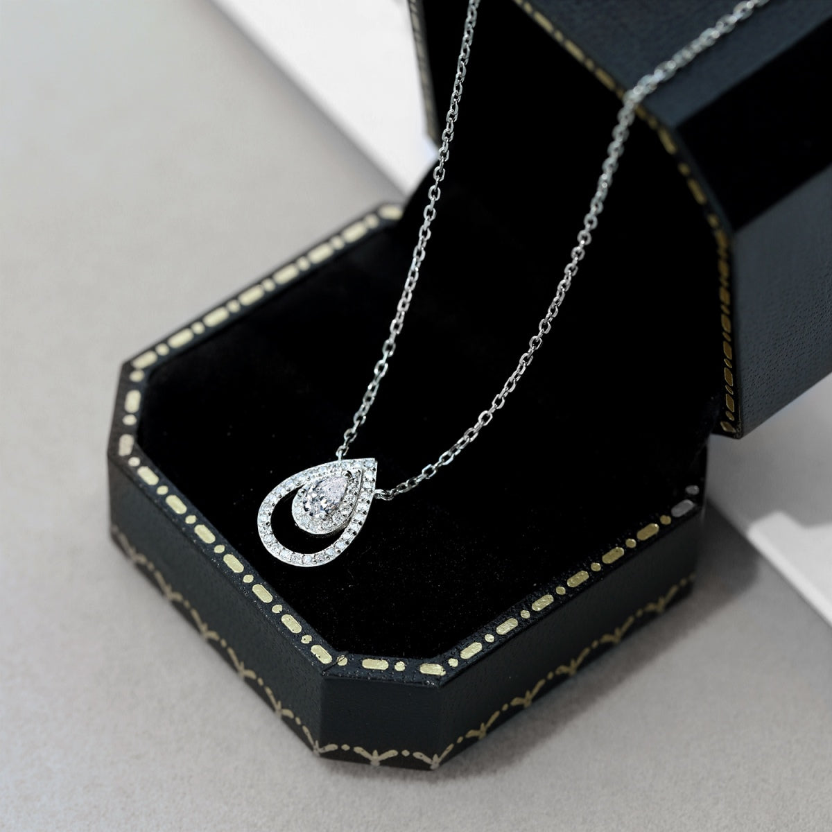 [GALE]Sparkling Pear Cut Necklace
