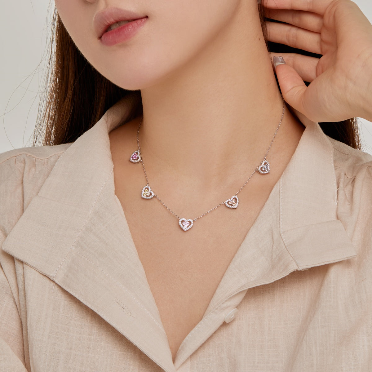 [GALE]Sparkling Five Heart Necklace