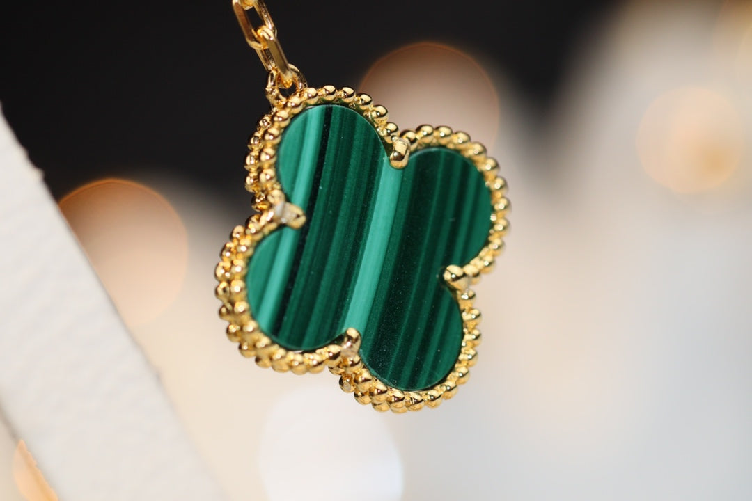 [NOVO] Kleeblatt-Ohrringe aus Gold, Malachit und Diamanten mit 3 Motiven