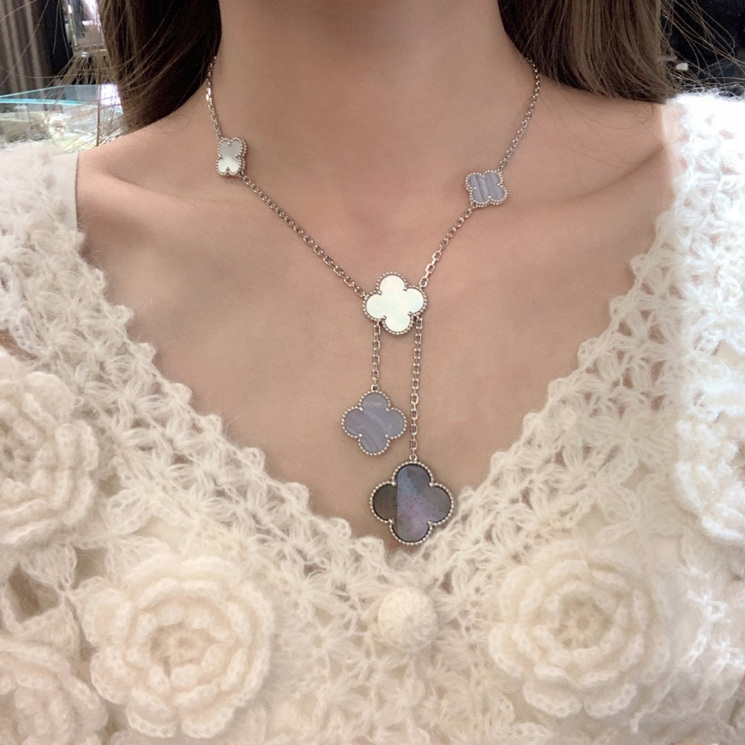 [NOVO]クローバーモップカルセドニーネックレス シルバー 6モチーフ