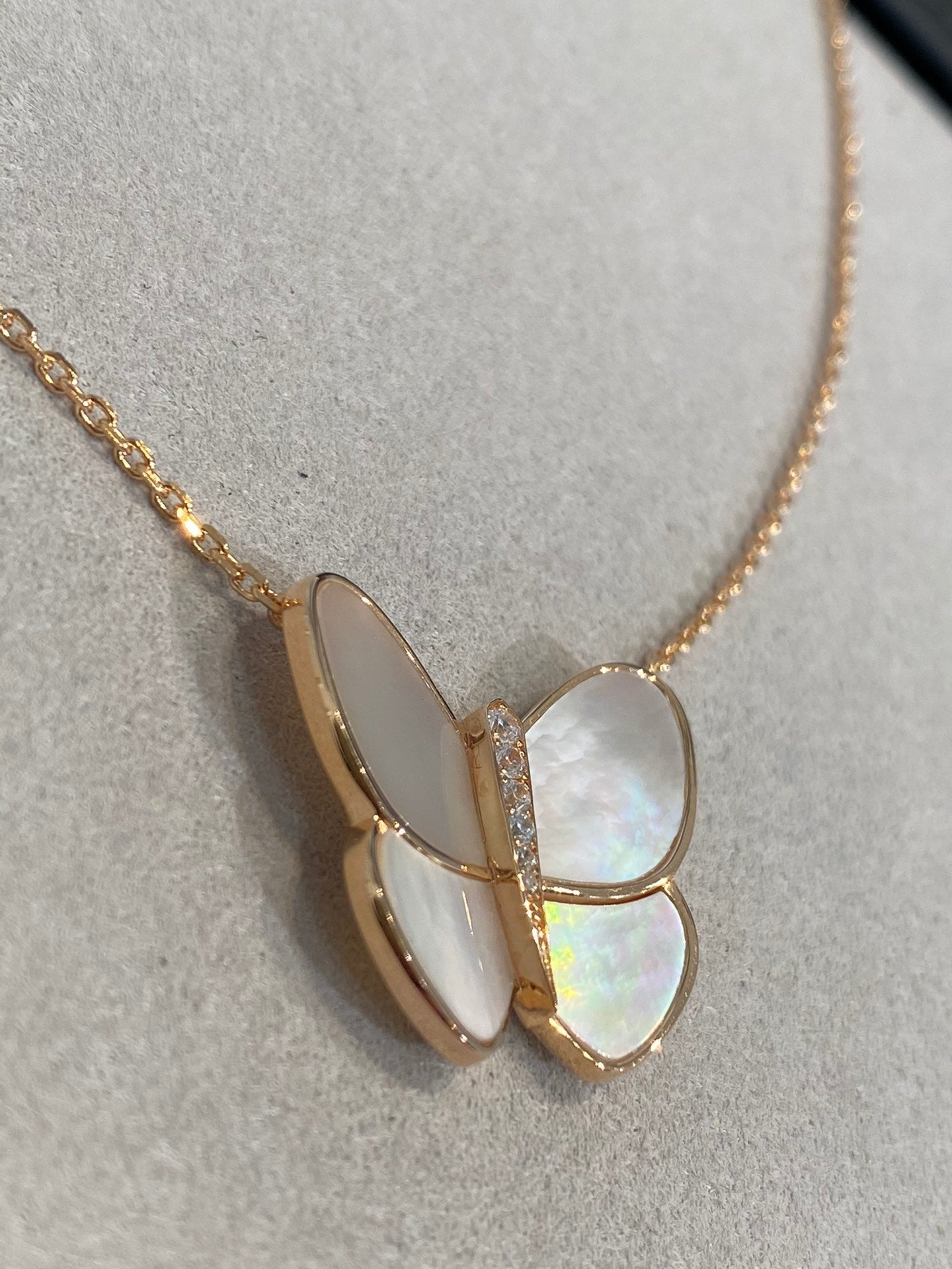 [GALE]BUTTERFLY GOLD MOP DIAMOND NECKLACE