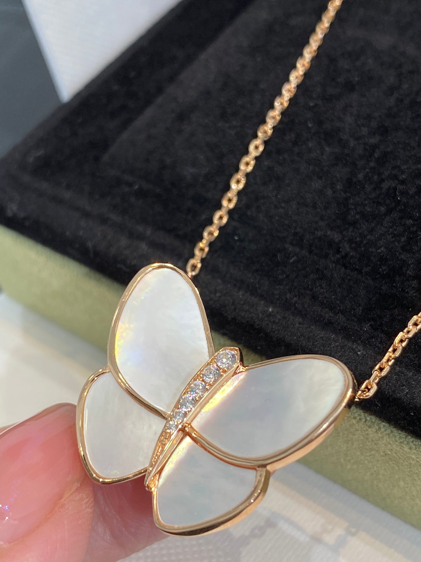[GALE]BUTTERFLY GOLD MOP DIAMOND NECKLACE