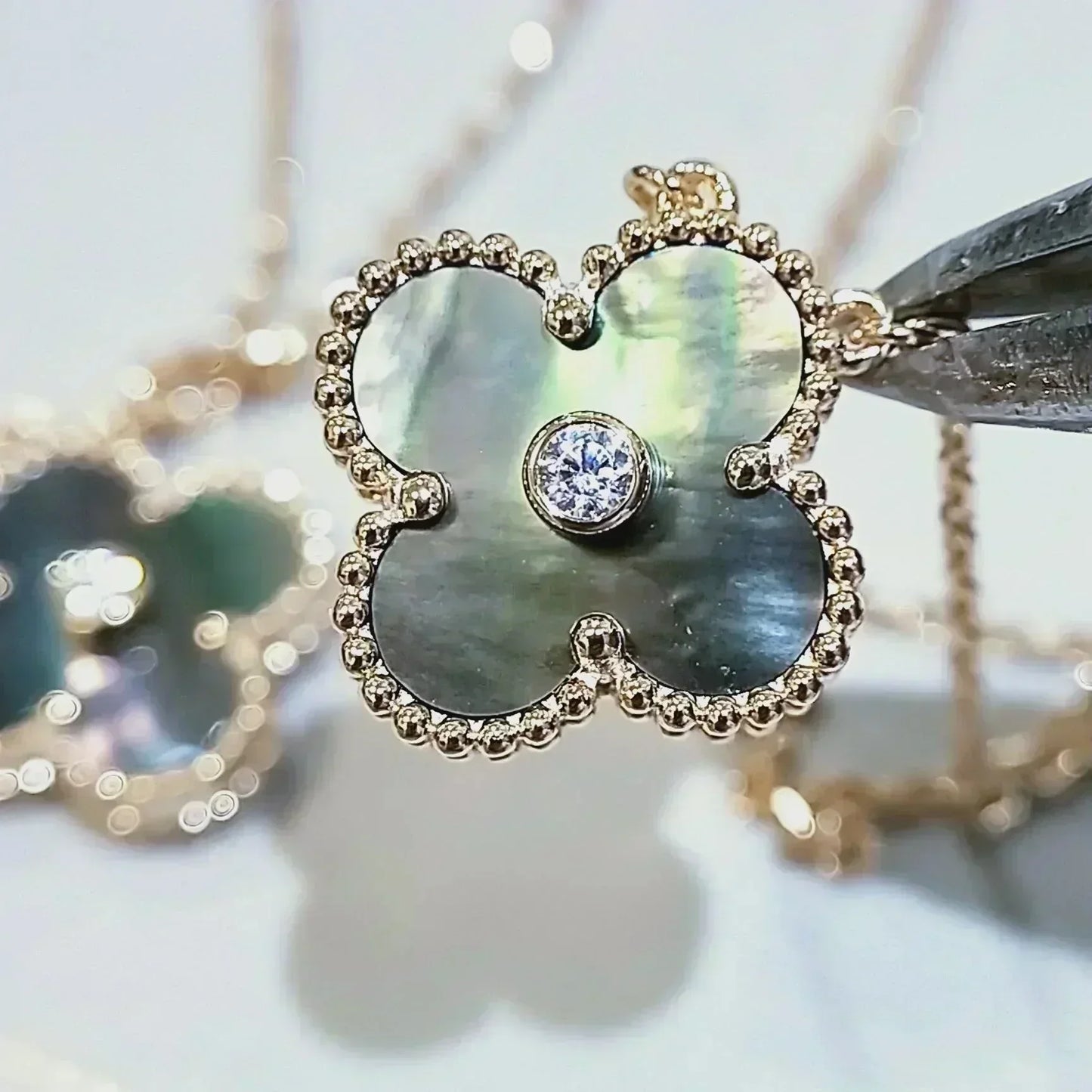 [NOVO]CLOVER 15MM DIAMANT- UND PERLMUTT-HALSKETTE