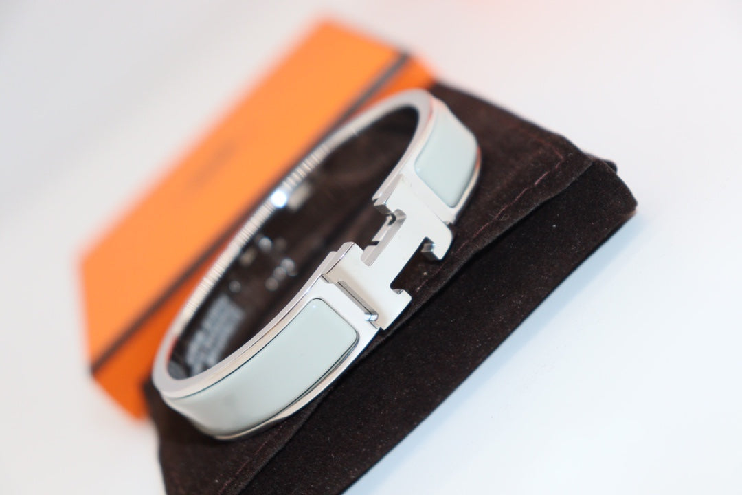 [NOVO]H HELLBLAUES ARMBAND
