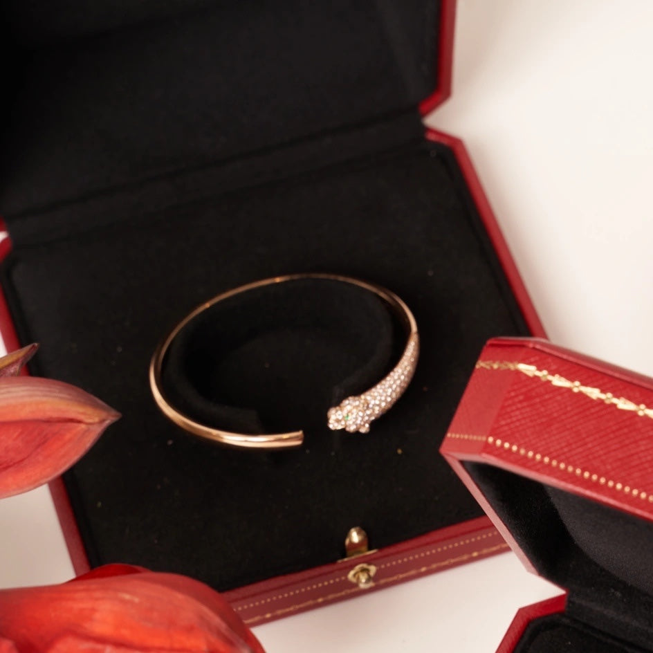 [NOVO] PANTHERE OFFENES ARMBAND AUS ROSÉGOLD MIT DIAMANTEN