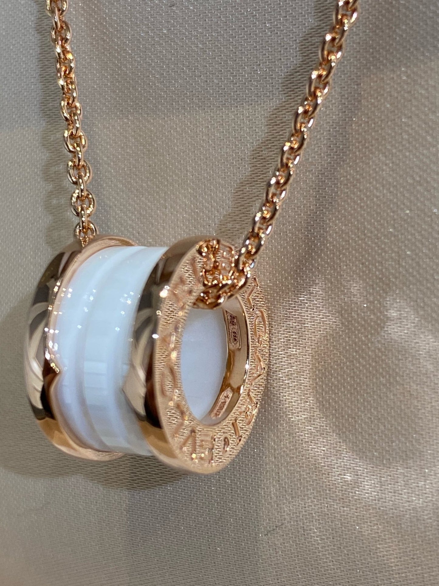 [GALE]ZERO 1 WHITE CERAMIC PINK GOLD NECKLACE