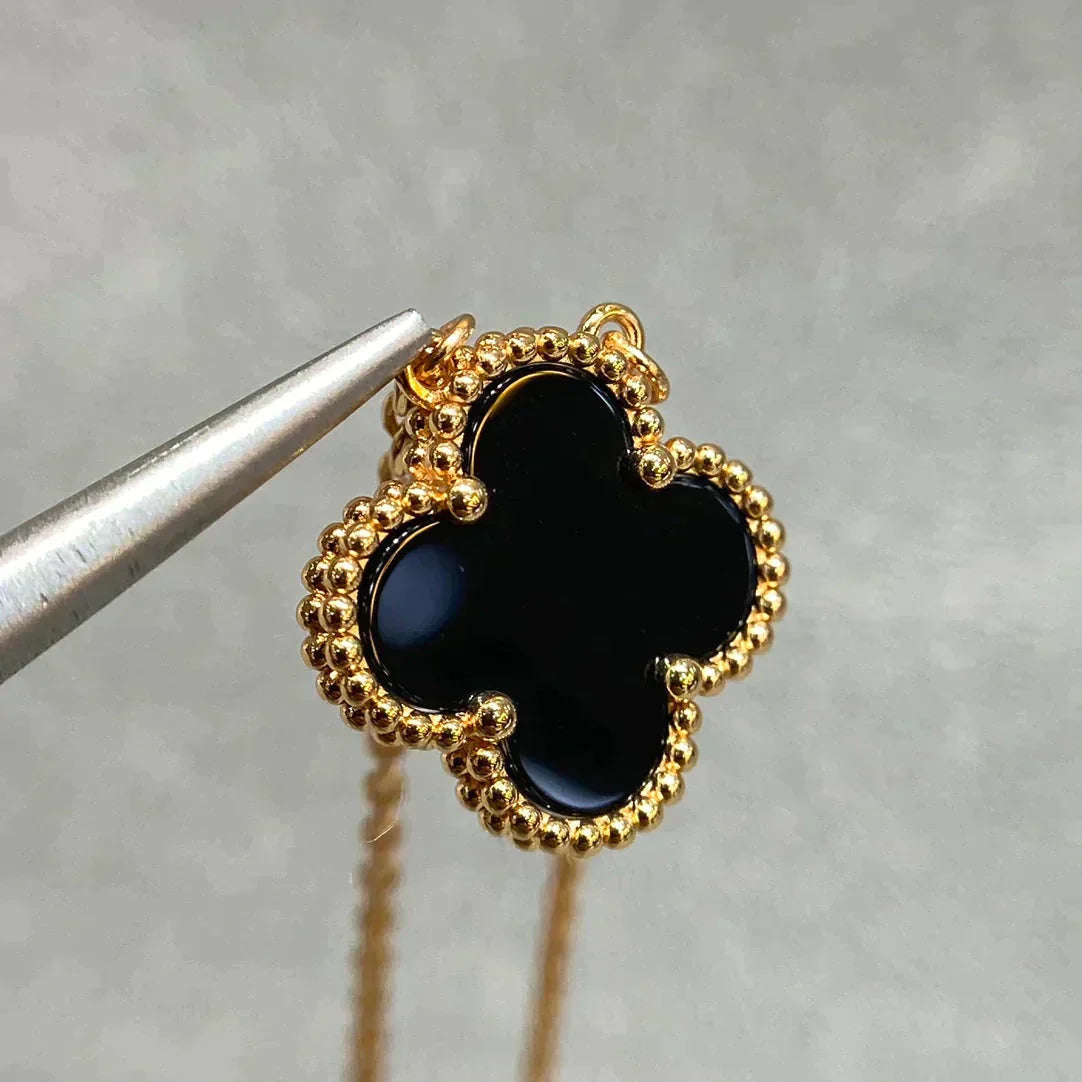 [NOVO]CLOVER 15MM SCHWARZE ONYX-EINZELBLÜTEN-HALSKETTE