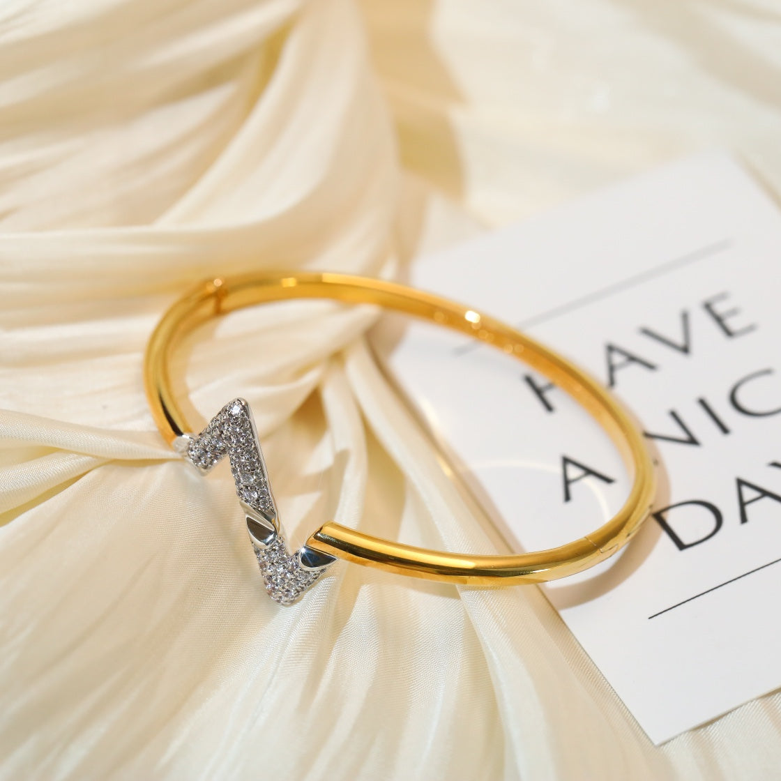 [GALE]VOLTE UPSITE DOWN GOLD DIAMOND BRACELET