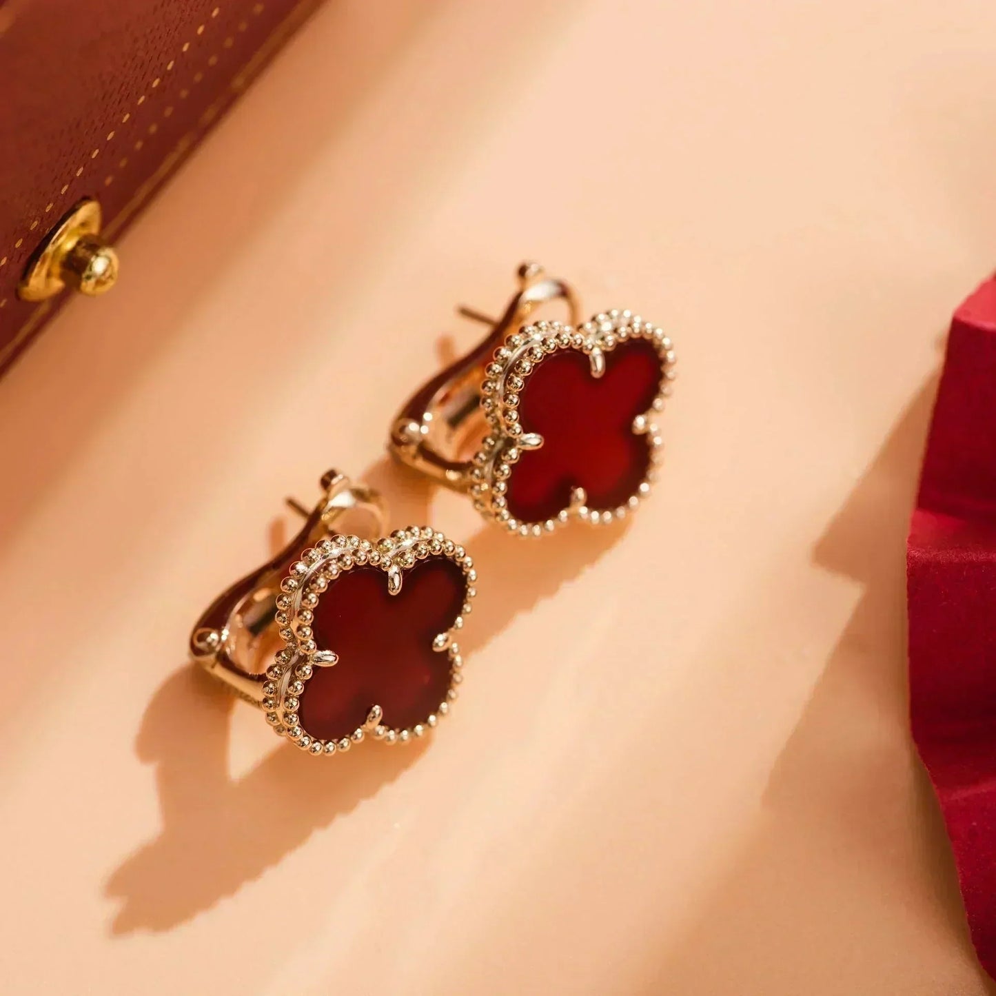 [NOVO]CLOVER MEDIUM 1 MOTIFS CARNELIAN EARRINGS