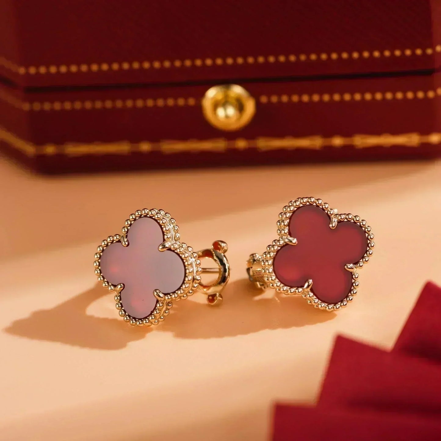 [NOVO]CLOVER MEDIUM 1 MOTIFS CARNELIAN EARRINGS