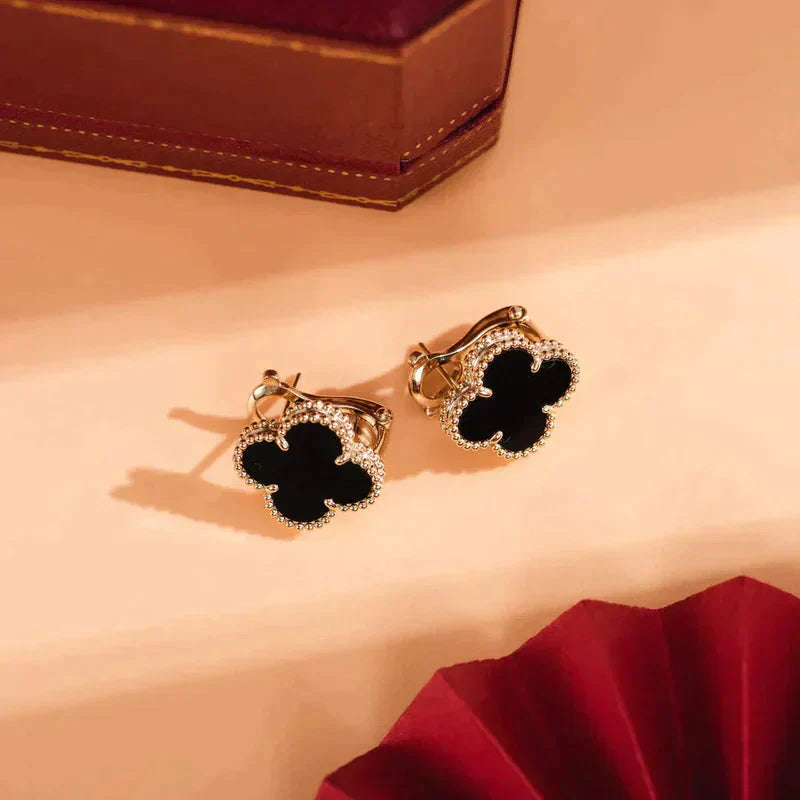 [NOVO]CLOVER MEDIUM 1 MOTIFS ONYX-OHRSTÜCKE