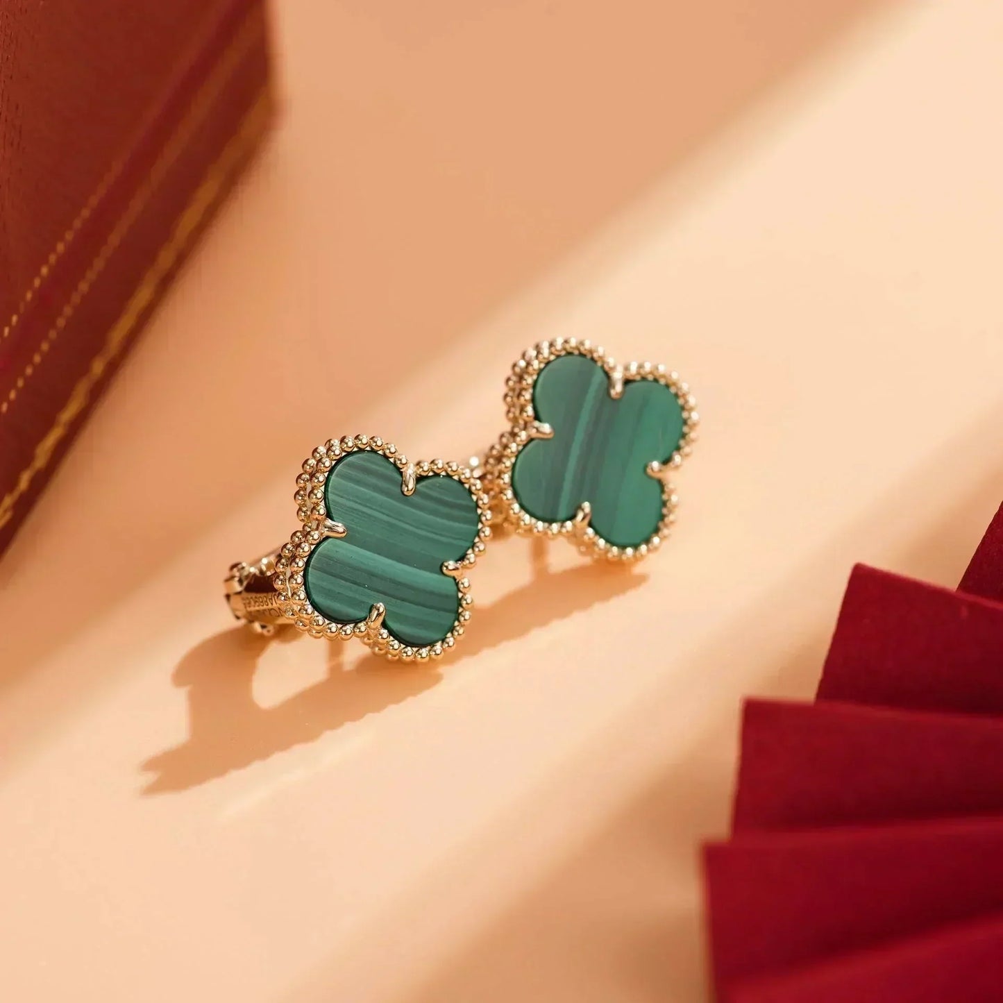 [NOVO]CLOVER MEDIUM 1 MOTIFS MALACHITE OHRRINGE