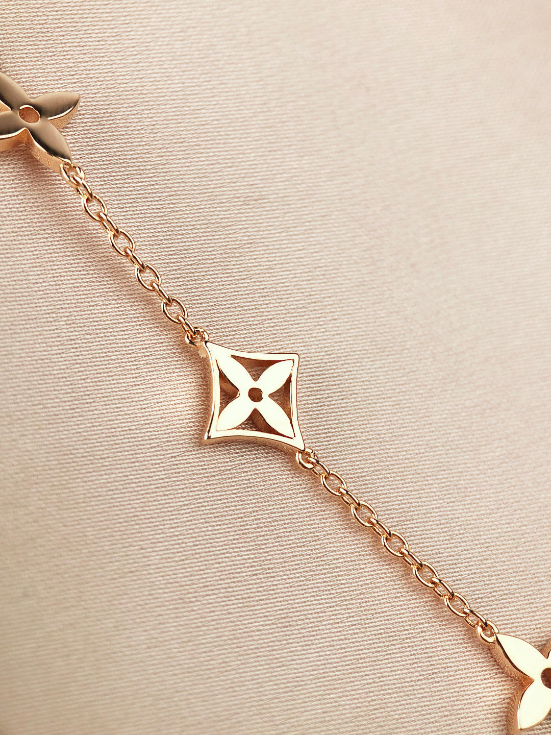[NOVO]Stern- und Sonnenarmband mit 7 Motiven, Gold