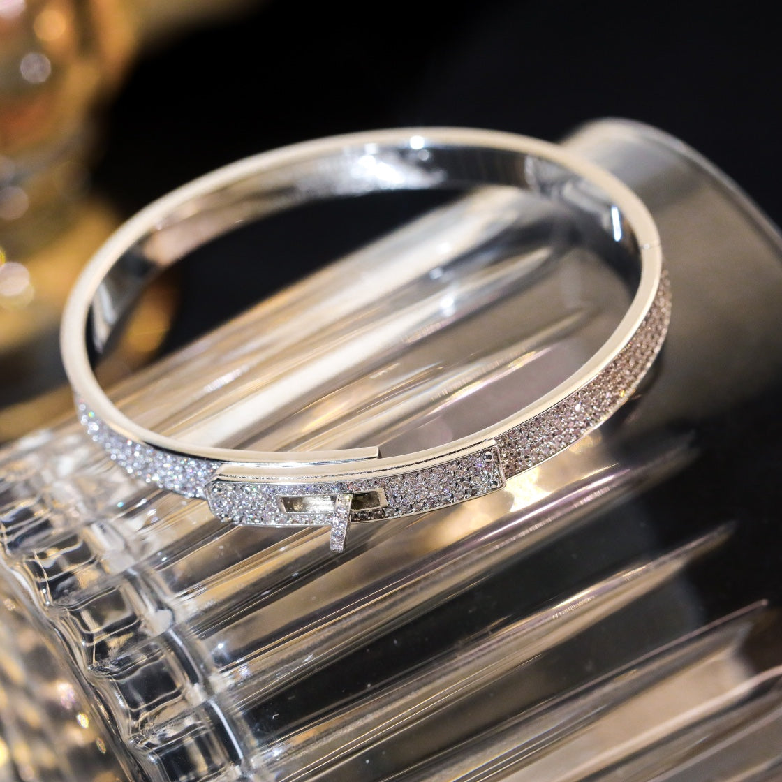 [NOVO]KELLY ARMBAND MIT DIAMANTENBESETZUNG 