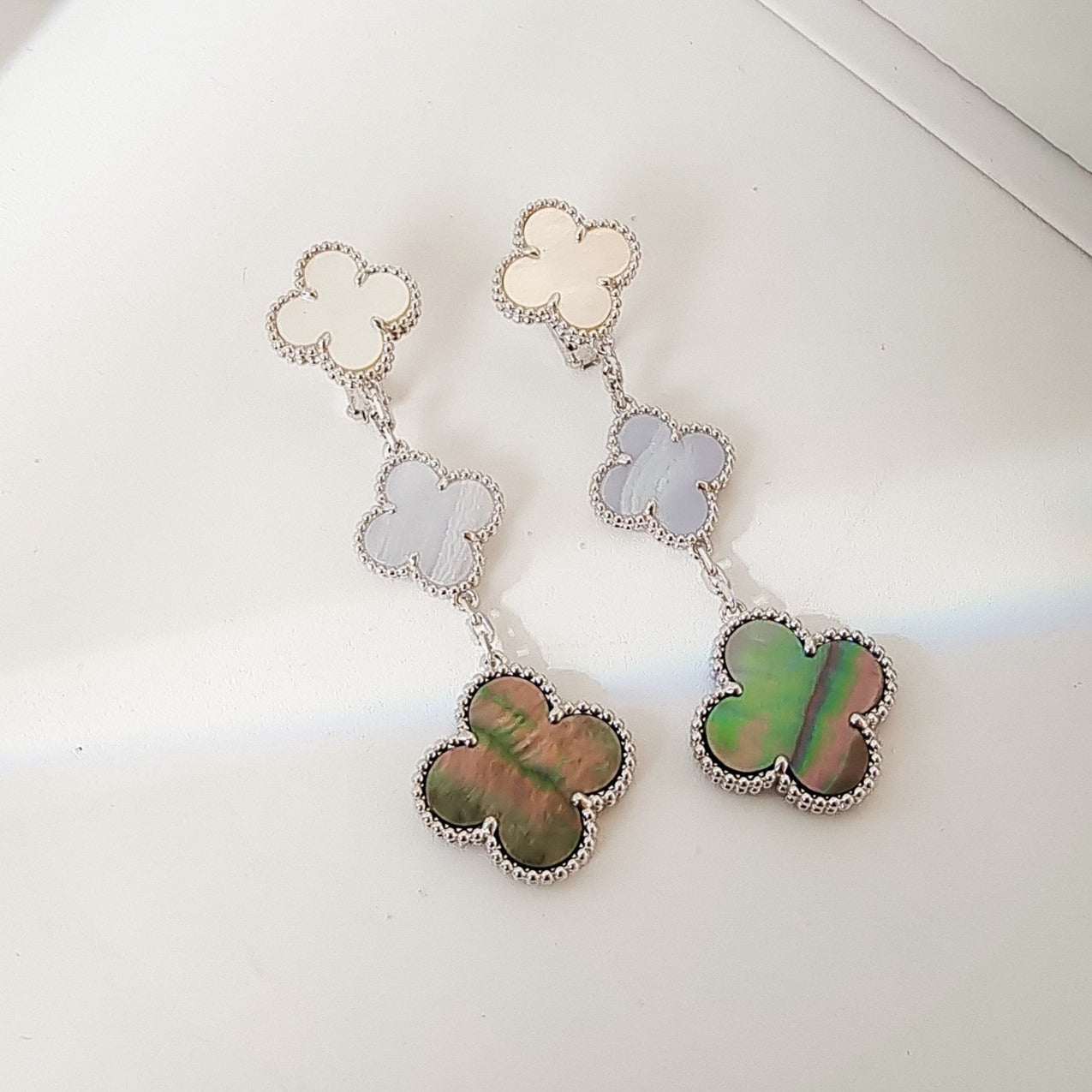 [GALE]CLOVER 3 MOTIFS CHALCEDONY DARK MOP SILVER EARRINGS