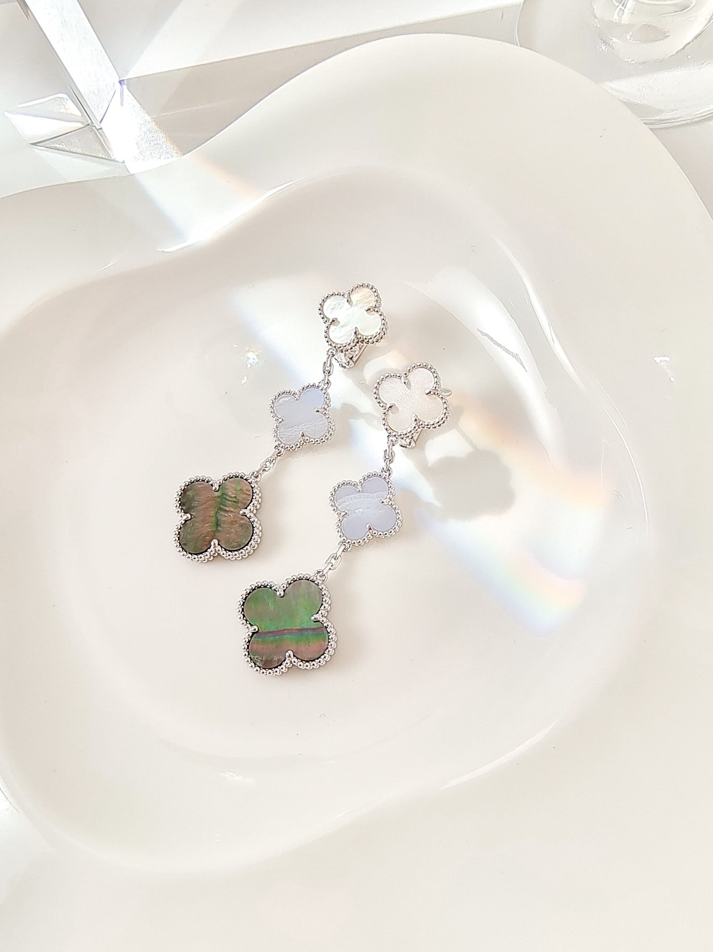 [GALE]CLOVER 3 MOTIFS CHALCEDONY DARK MOP SILVER EARRINGS