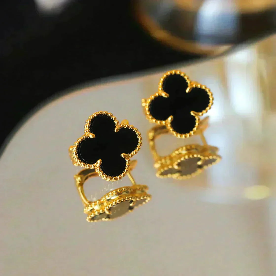 [NOVO]CLOVER MEDIUM 1 MOTIFS ONYX-OHRSTÜCKE