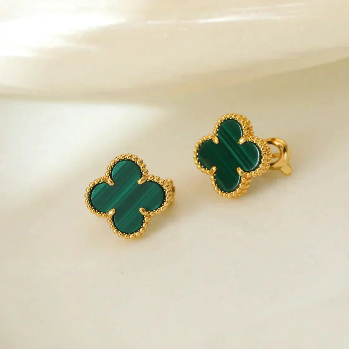 [NOVO]CLOVER MEDIUM 1 MOTIFS MALACHITE OHRRINGE