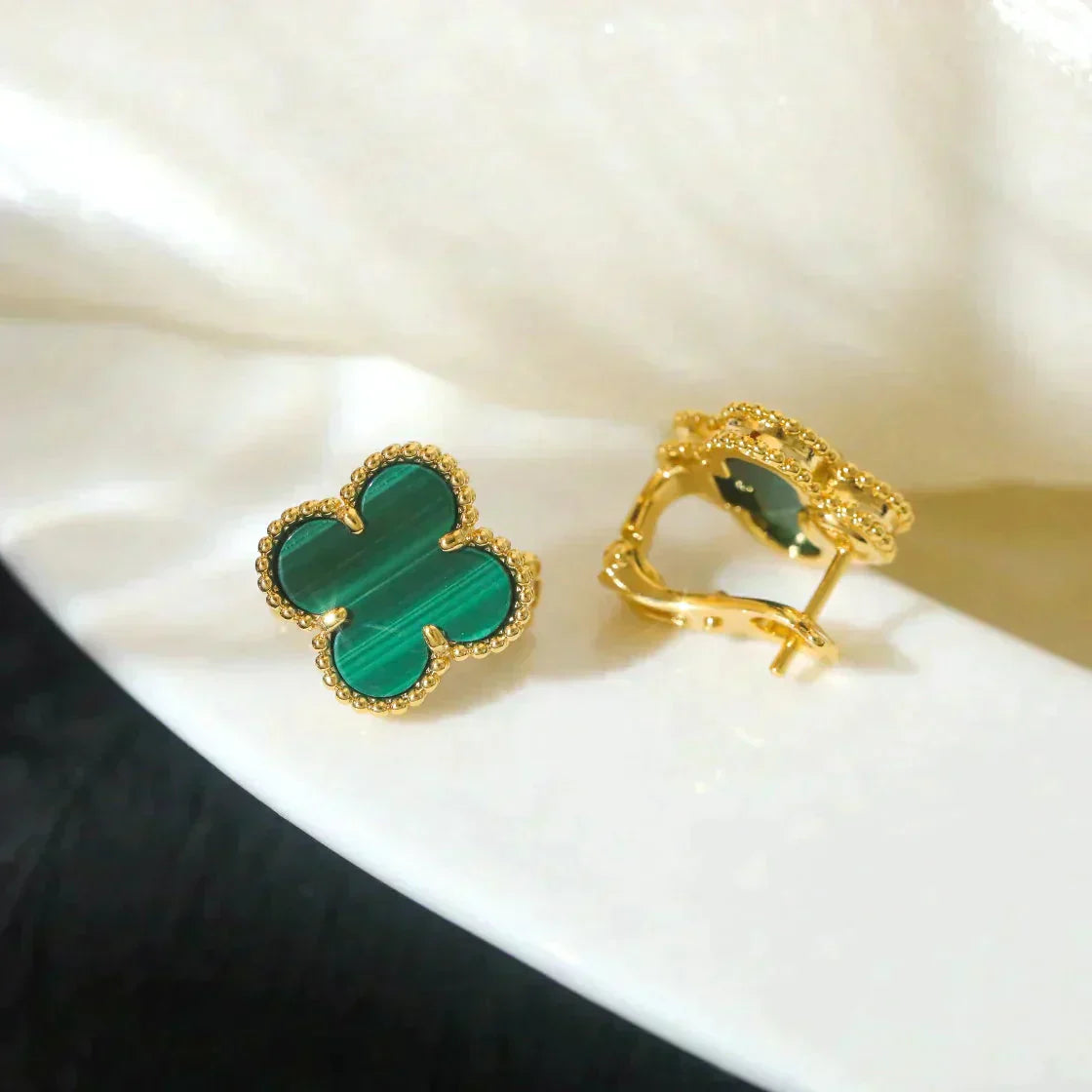 [NOVO]CLOVER MEDIUM 1 MOTIFS MALACHITE OHRRINGE