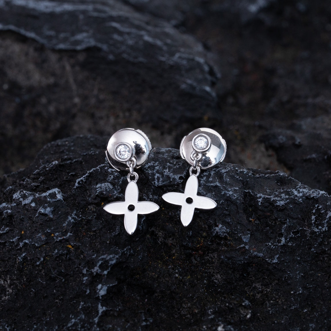 [NOVO]VIDYLLE SILBERNE DIAMANT-MINI-TROPFENOHRRINGE