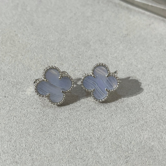 [NOVO]クローバーカルセドニーシルバースタッドピアス