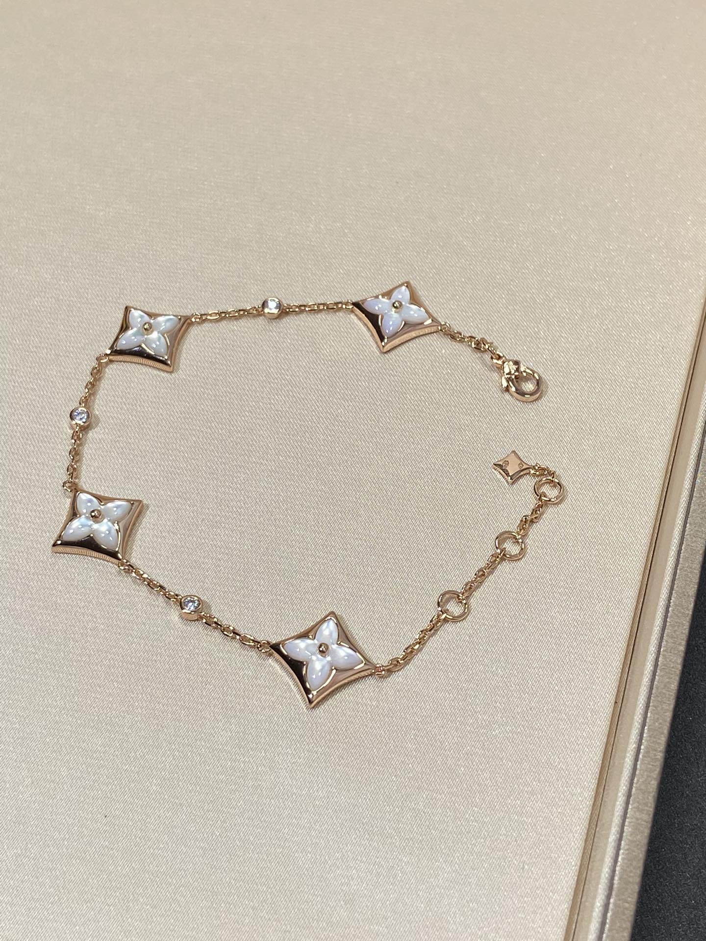 [NOVO]STAR 4 MOTIF POP DIAMOND PINK GOLD ARMBAND