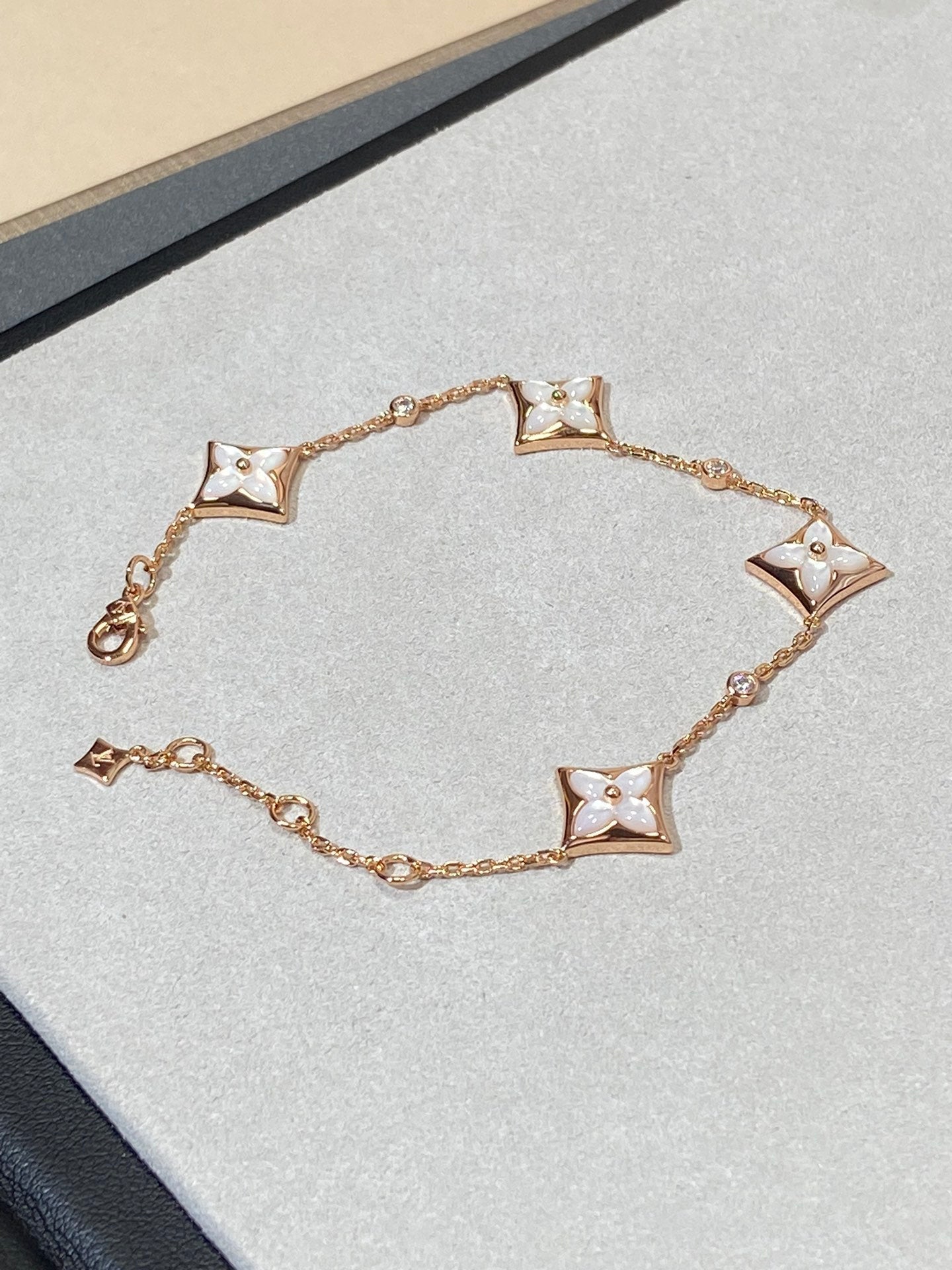 [NOVO]STAR 4 MOTIF POP DIAMOND PINK GOLD ARMBAND