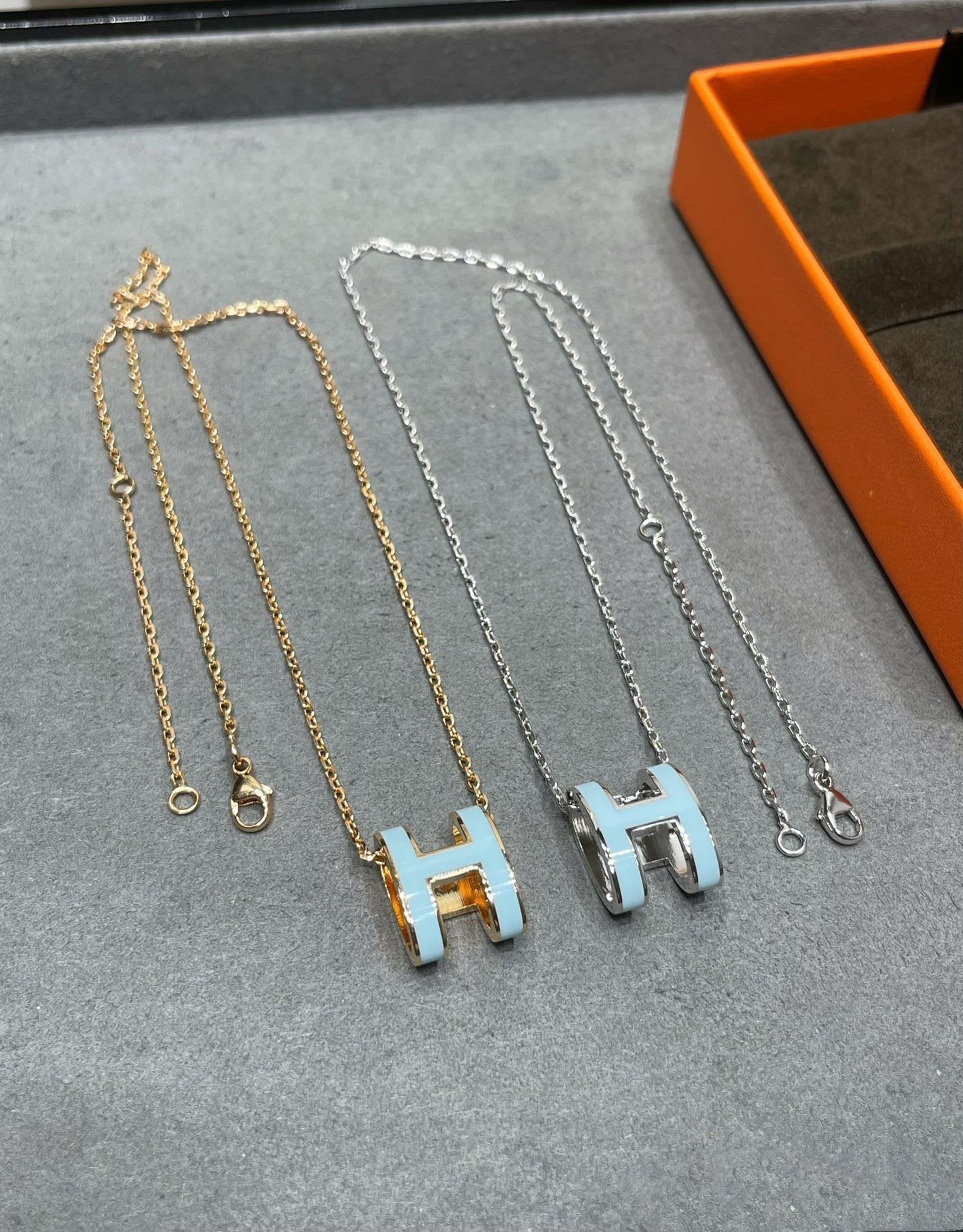[NOVO]POP H HIMMELBLAUE KETTE