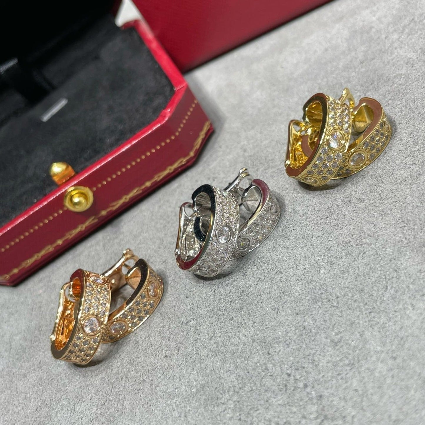 [NOVO] LOVE 5,5 MM DIAMANT-PAVED-OHRRINGE