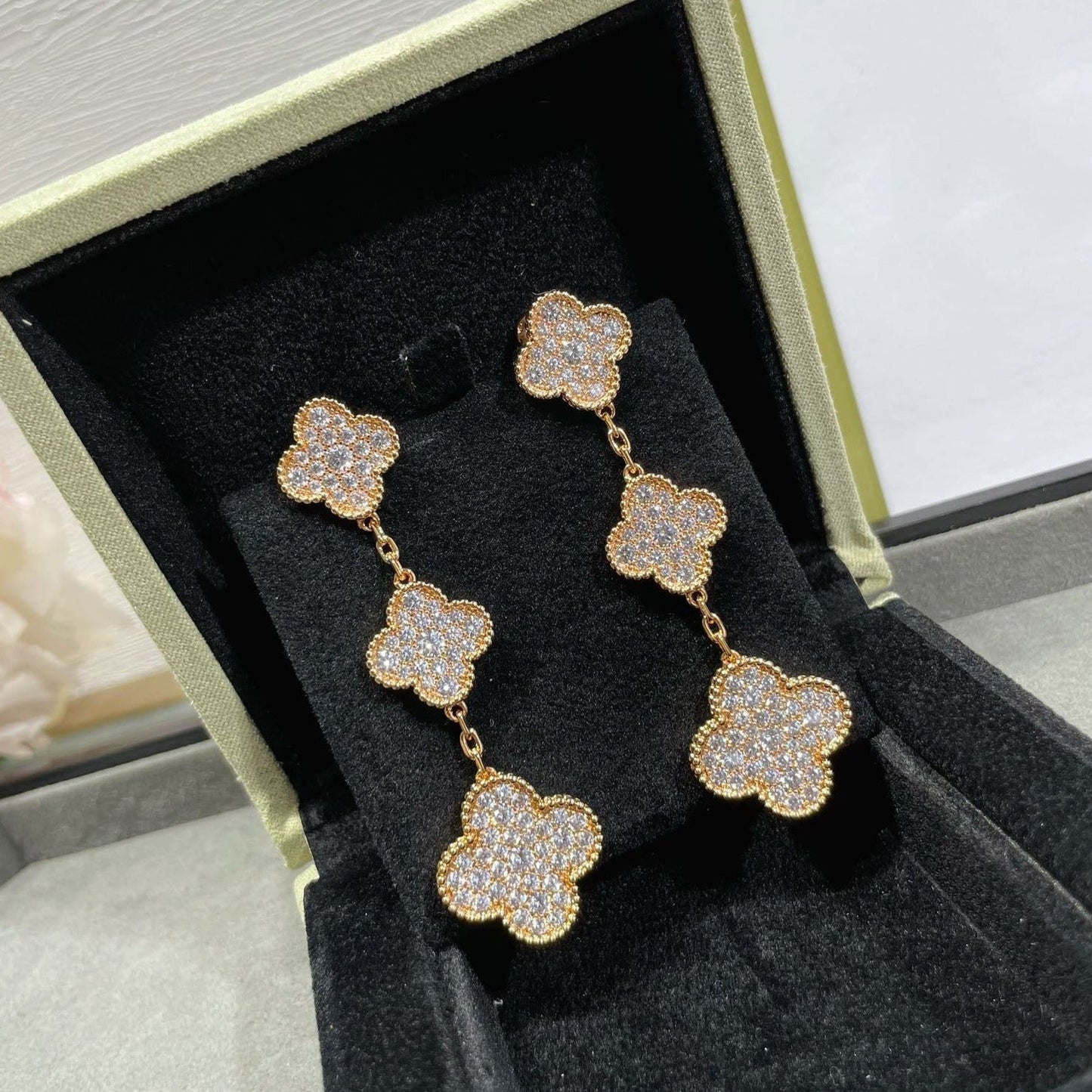 [NOVO] KLEE-OHRRINGE MIT 3 MOTIVEN, DIAMANTENBESETZT, ROSÉGOLD
