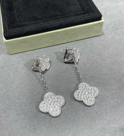 [NOVO] KLEE-OHRRINGE AUS SILBER MIT DIAMANTENBESETZUNG UND 2 MOTIVEN