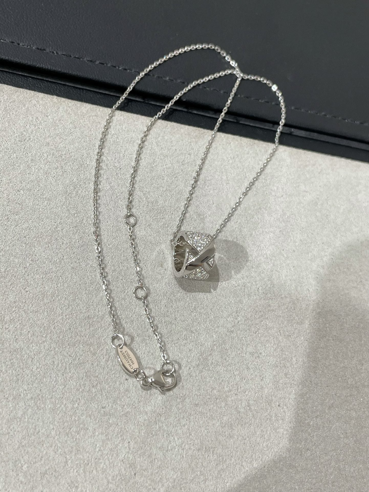 [NOVO]LIENS EVIDENCE DIAMANTENBEFESTIGTE HALSKETTE