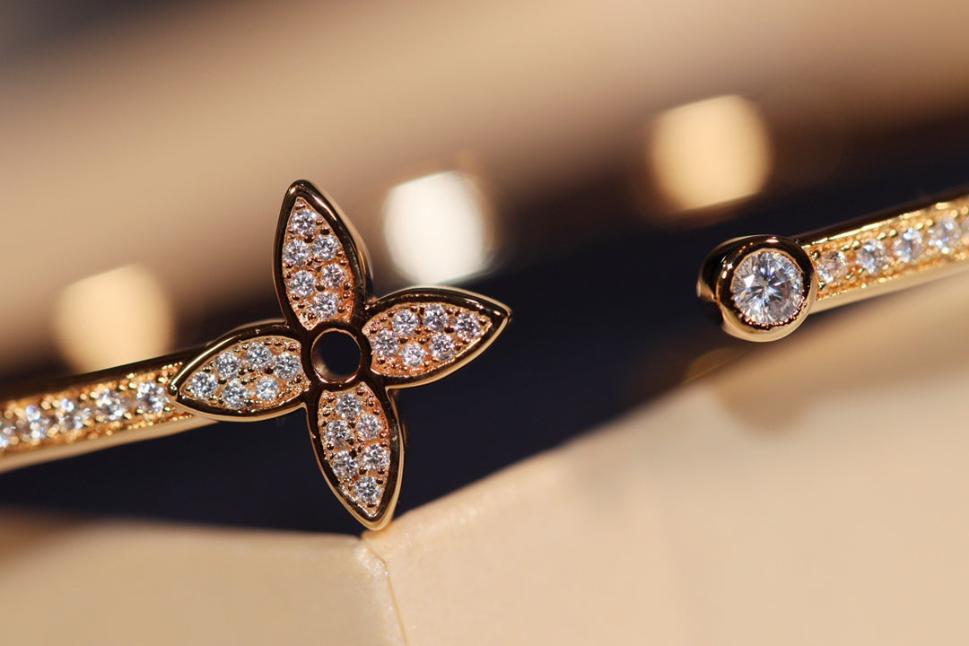 [GALE]IDYLLE GOLD OPEN BRACELET DIAMOND PAVED