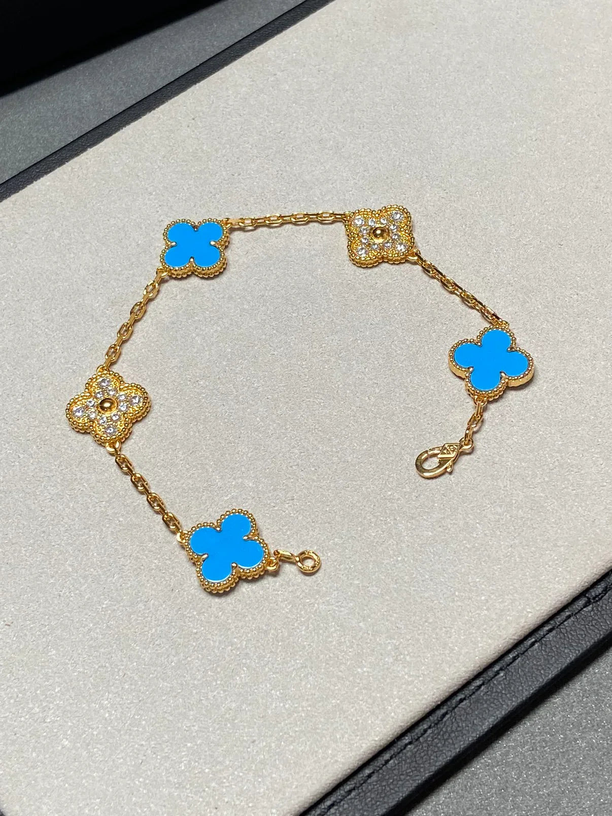 [GALE] CLOVER 5 MOTIF BLUE AGATE BRACELET COLLECTION