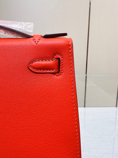 HM KELLY POCHETTE 22CM RED SWIFT GOLD HARDWARE