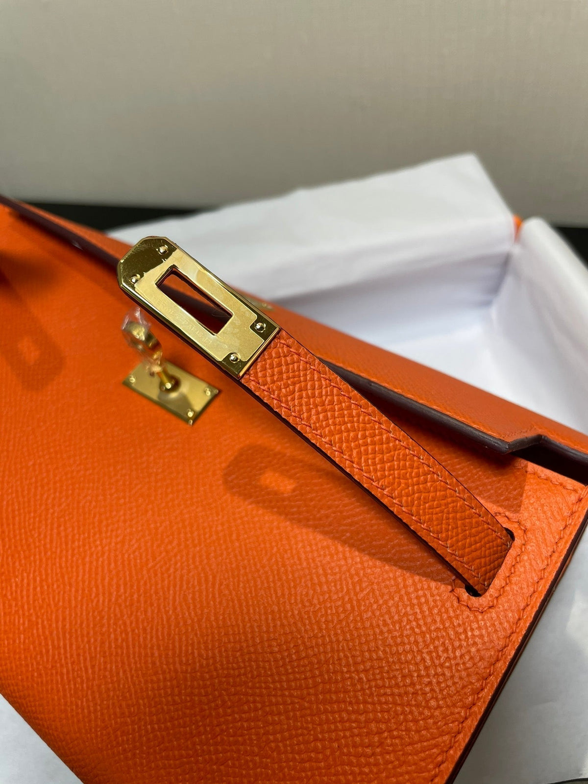 kelly to go wallet 20.5 orange epsom gold hardware