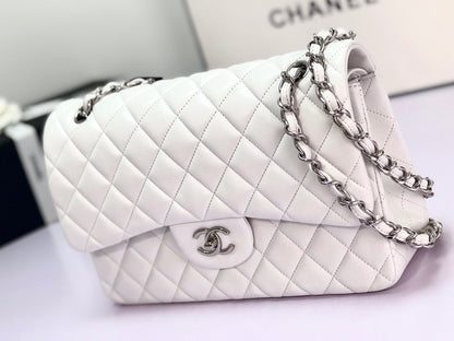 flap bag jumbo 30cm white lambskin silver hardware
