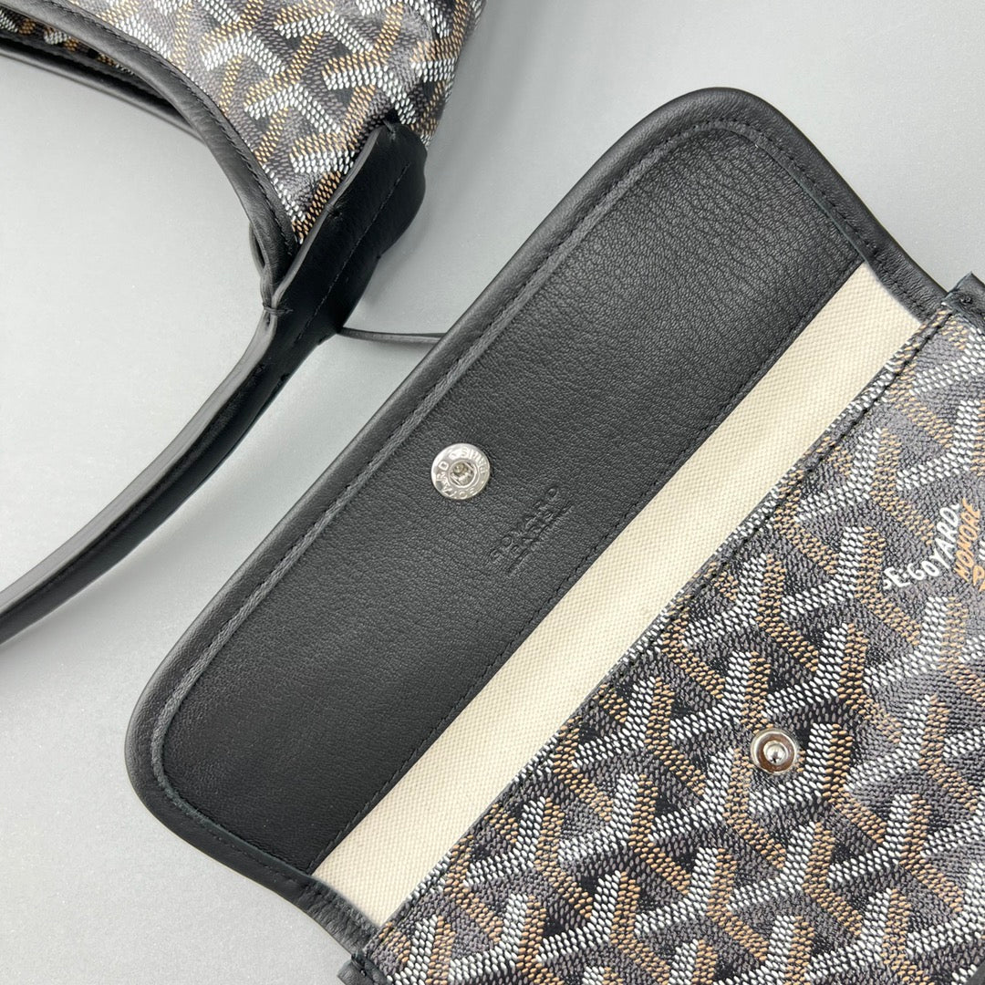 HOBO BOHÉME 34 IN BLACK GOYARDINE CANVAS AND CALFSKIN