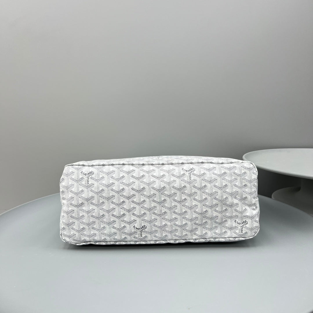 HOBO BOHÉME 34 IN WHITE GOYARDINE CANVAS AND CALFSKIN