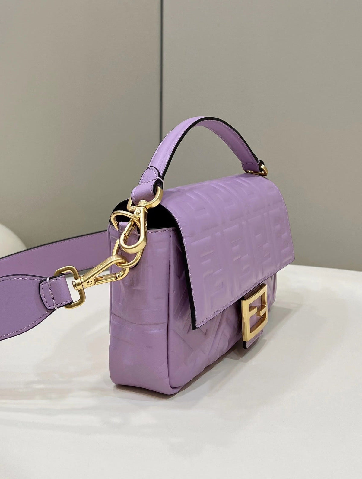 BAGUETTE WITH FF MOTIF 27 IN MAUVE PURPLE SOFT LAMBSKIN GOLD HARDWARE