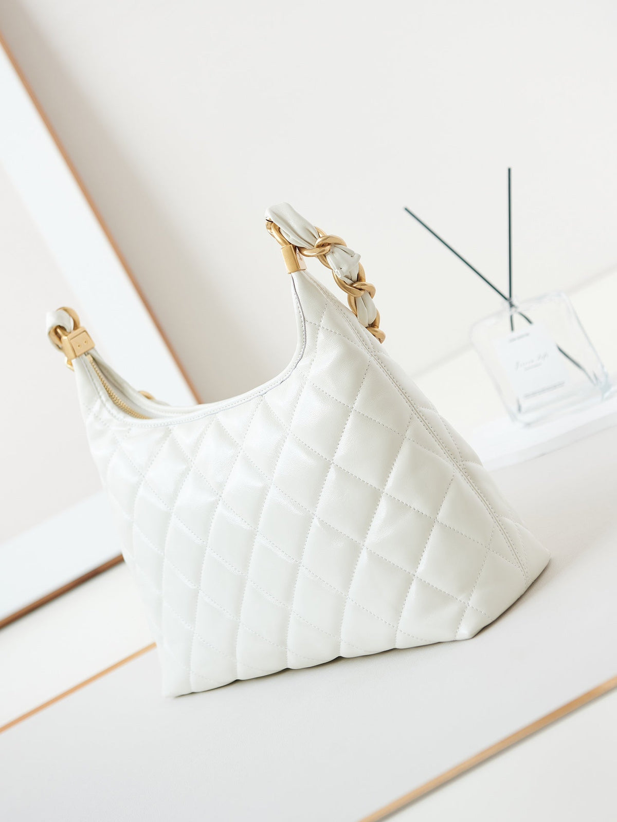 24a hobo bag 32cm white calfskin gold hardware