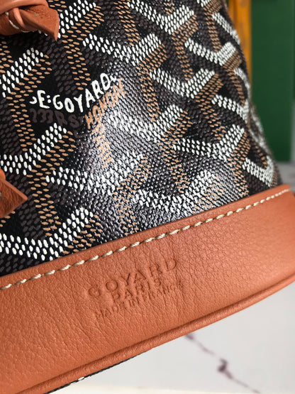 PETIT FLOT BUCKET BAG 22 IN BLACK GOYARDINE CANVAS AND TAN LAMBSKIN TRIM