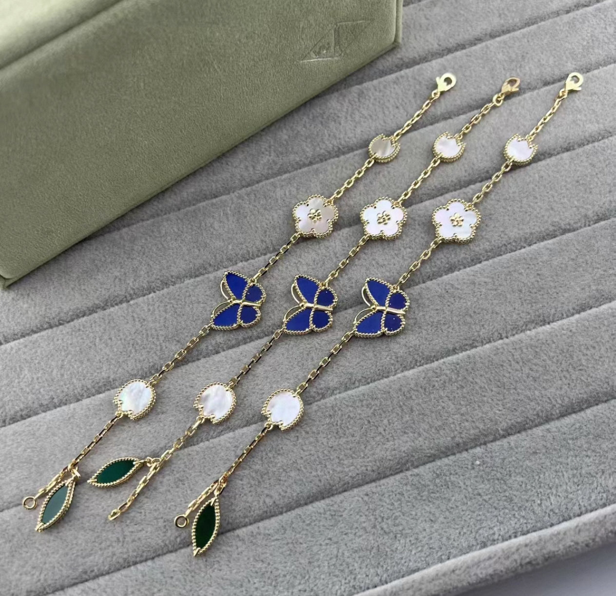 [GALE]LUCKY SPRING GOLD BLUESTONE WHITE MOTHER-OF-PEARL BRACELET