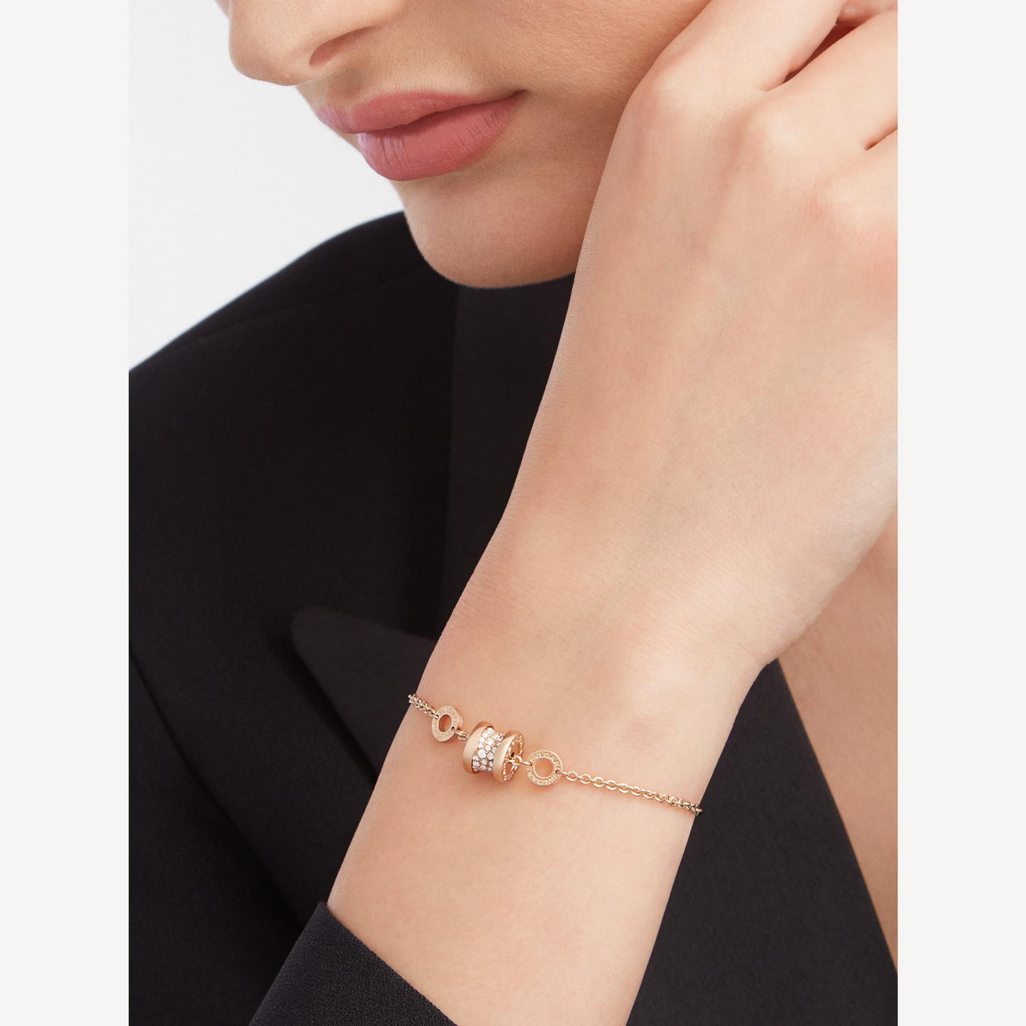 [GALE]ZERO 1 SOFT PINK GOLD WITH PAVED DIAMONDS ON THE SPIRAL BRACELET