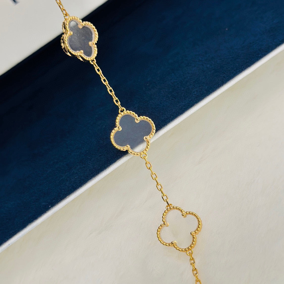[GALE]CLOVER 5 MOTIF ROCK CRYSTAL BRACELET